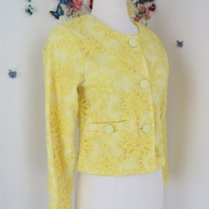 🌼 Vintage floral embroidered yellow jacket